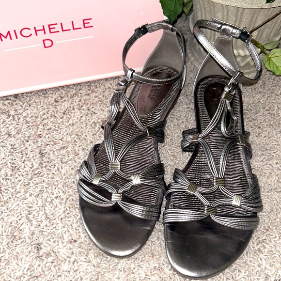MICHELLE D. Silver Strappy SANDALS💝Pretty & Dressy Size 9 Comes w/Original Box - Picture 3 of 15